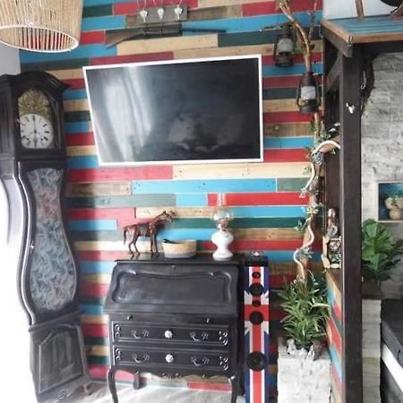 L'Histoire De L'Ouest , Jacuzzi Appartement Dole Exterior foto