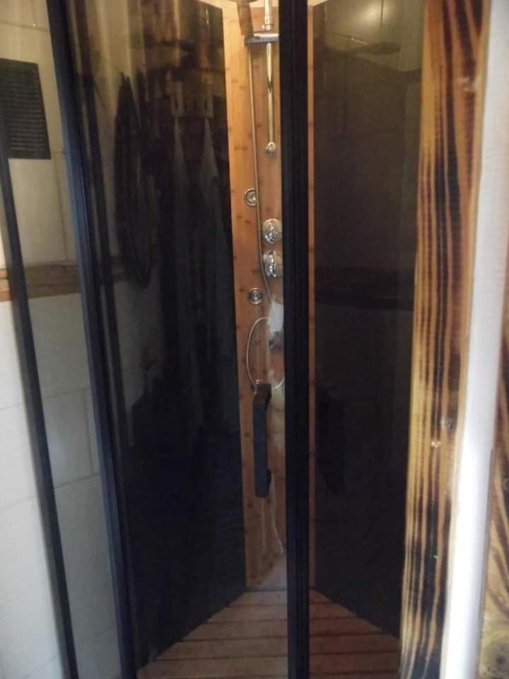 L'Histoire De L'Ouest , Jacuzzi Appartement Dole Exterior foto